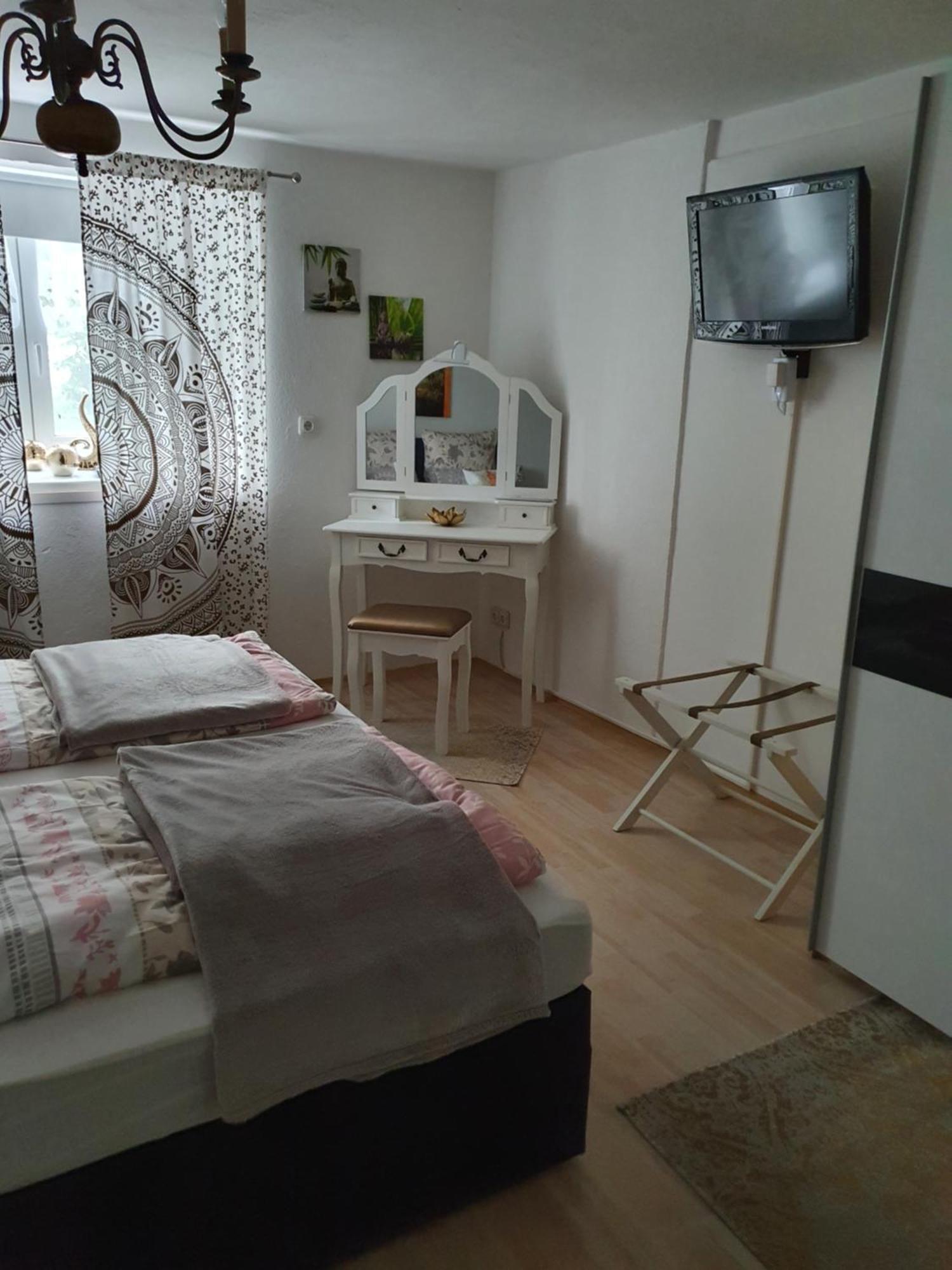 Ferienwohnung Tiroler Auszeit & Whirlpool Hofen Ngoại thất bức ảnh