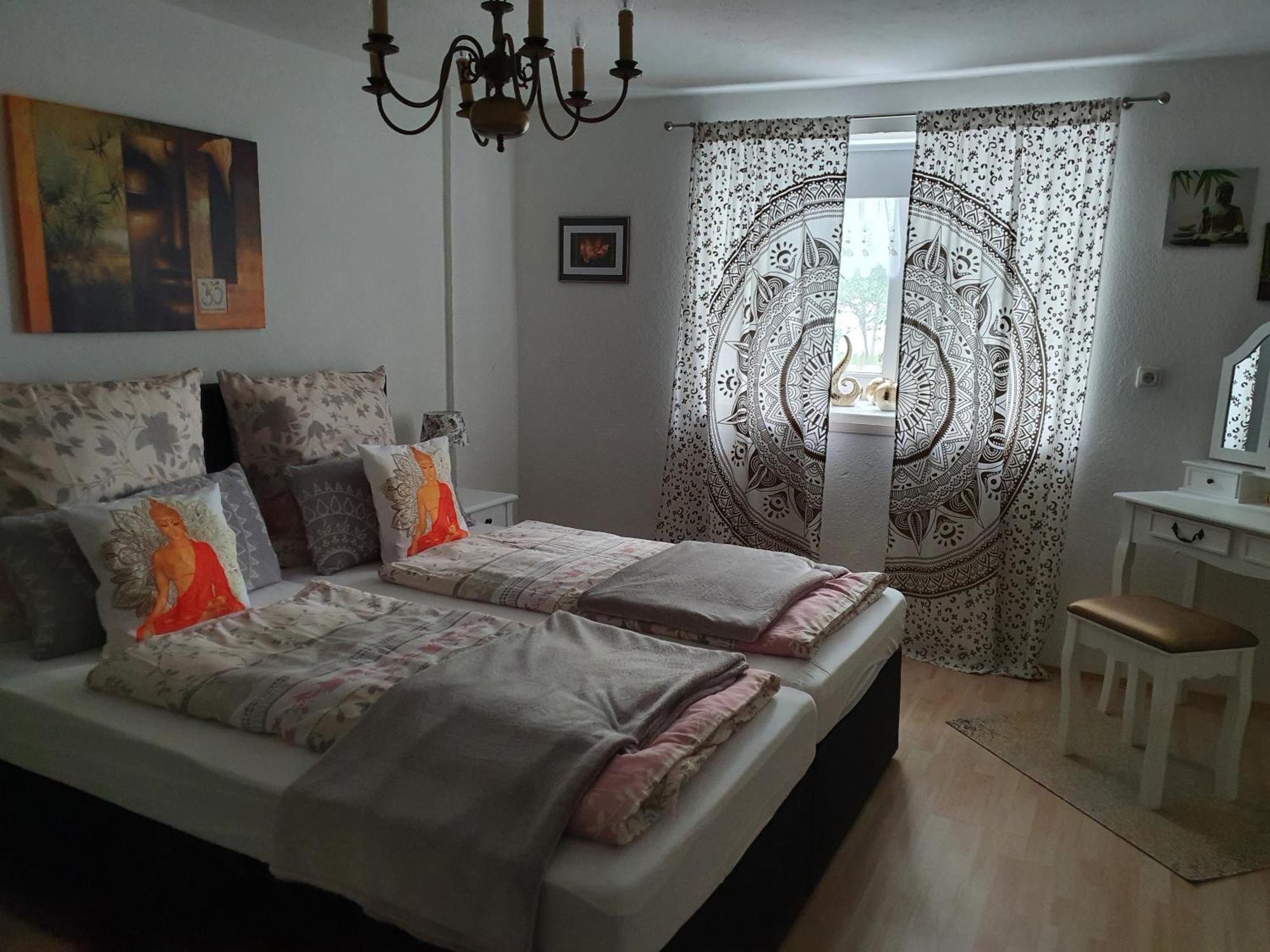 Ferienwohnung Tiroler Auszeit & Whirlpool Hofen Ngoại thất bức ảnh